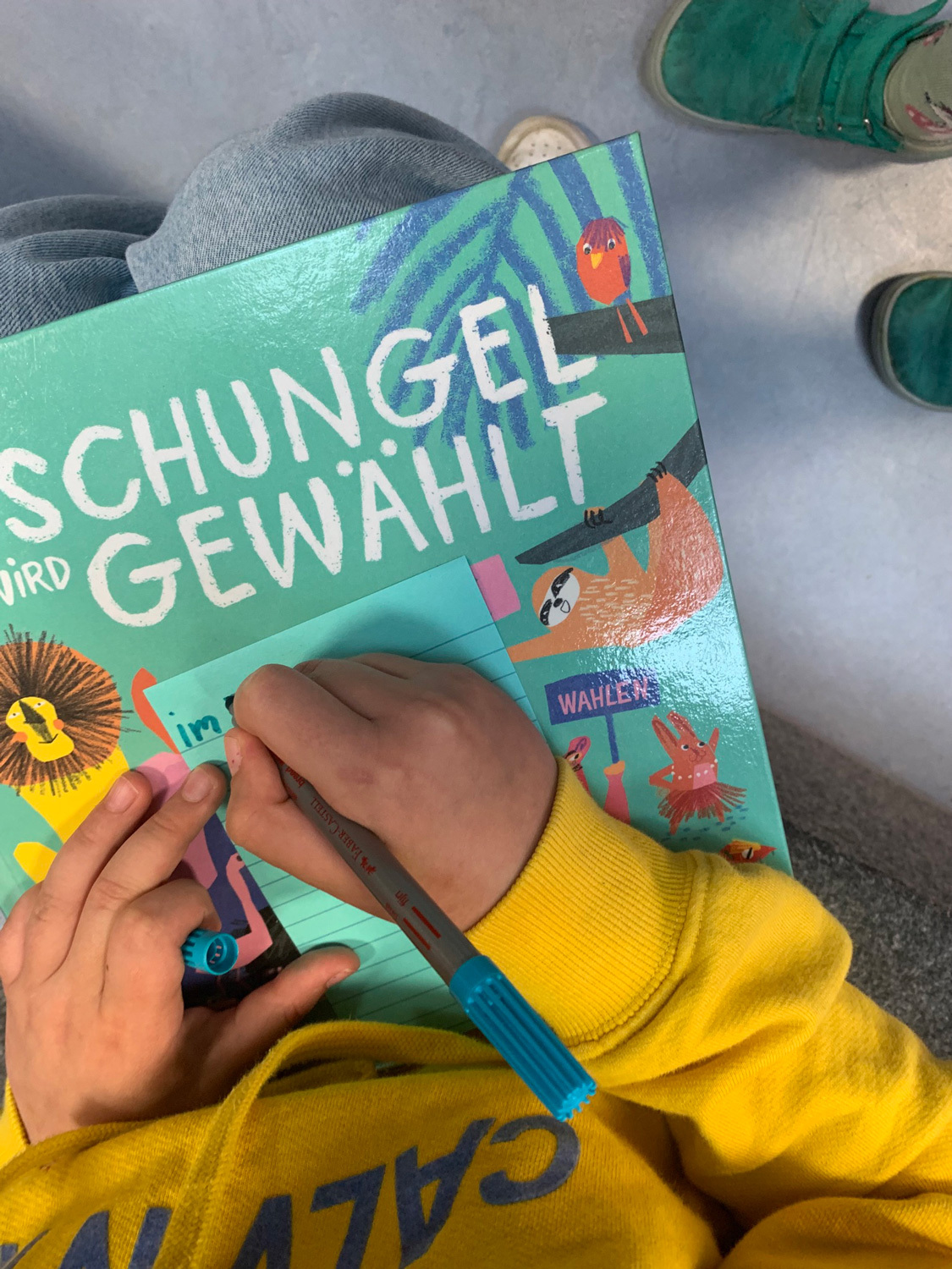Kind schreibt
