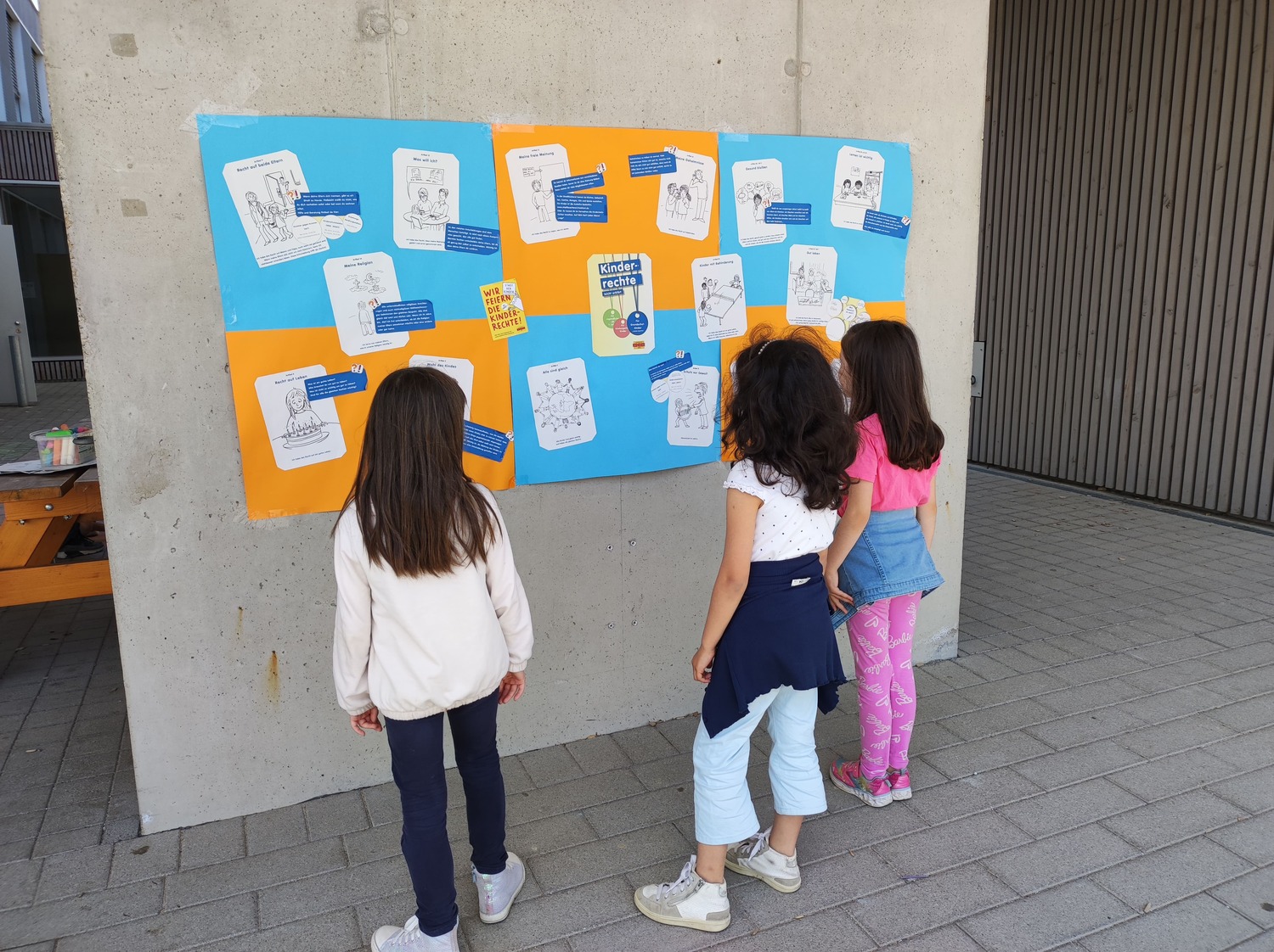Mehr Infos gibt es an der Kinderrechte-Wand!